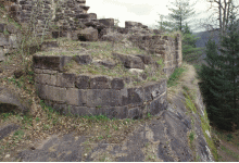 Burgruine Breitenstein, ältere, obere Burg, Fundament des Rundturmes an der Südwestecke, 2001 (Aufnahme: Uwe Welz)