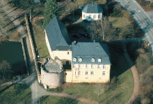 Burg/Schloss Hattweiler, Luftaufnahme von Süden, 2001 (Aufnahme: Manfred Czerwinski, Institut für pfälzische Geschichte und Volkskunde)