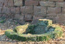 Kleinfrankreich, Brunnen und Scharte von Nordwesten, 1996 (Aufnahme: Uwe Welz)