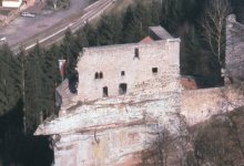 Burgruine Spangenberg, Luftaufnahme von Westen, 1994 (Aufnahme: Manfred Czerwinski, Institut für pfälzische Geschichte und Volkskunde)