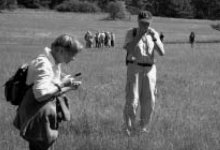 Botanisieren im Magergrünland-Gebiet „Auf der Heide“ bei Hinterweidenthal.