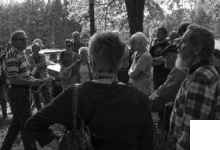 Abb. 1: Einführende Erläuterungen durchWolfgang Steigner vor demBetreten des „Geißweihers“.